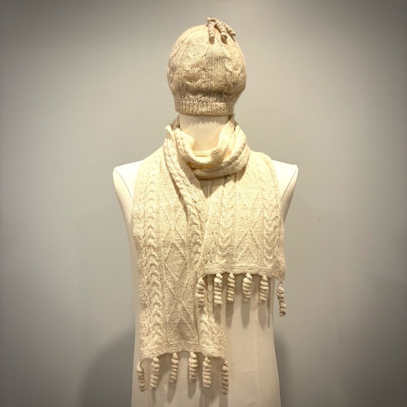 Hand Made from Peru, Beanie and Scarf Set - Picture 2 of 4